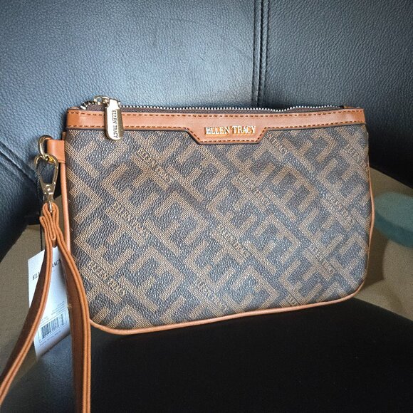 ELLEN Tracy wristlet - Picture 1 of 5
